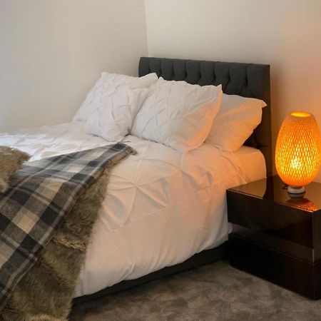 Lakeside 2 Bed Luxury Apartment No Parties No Events Early Check-In Late Check- Out Allowed 西瑟罗克 外观 照片