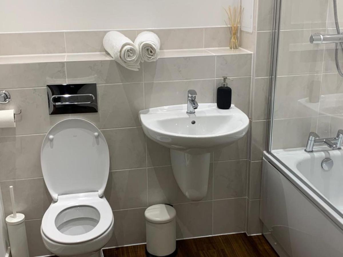 Lakeside 2 Bed Luxury Apartment No Parties No Events Early Check-In Late Check- Out Allowed 西瑟罗克 外观 照片