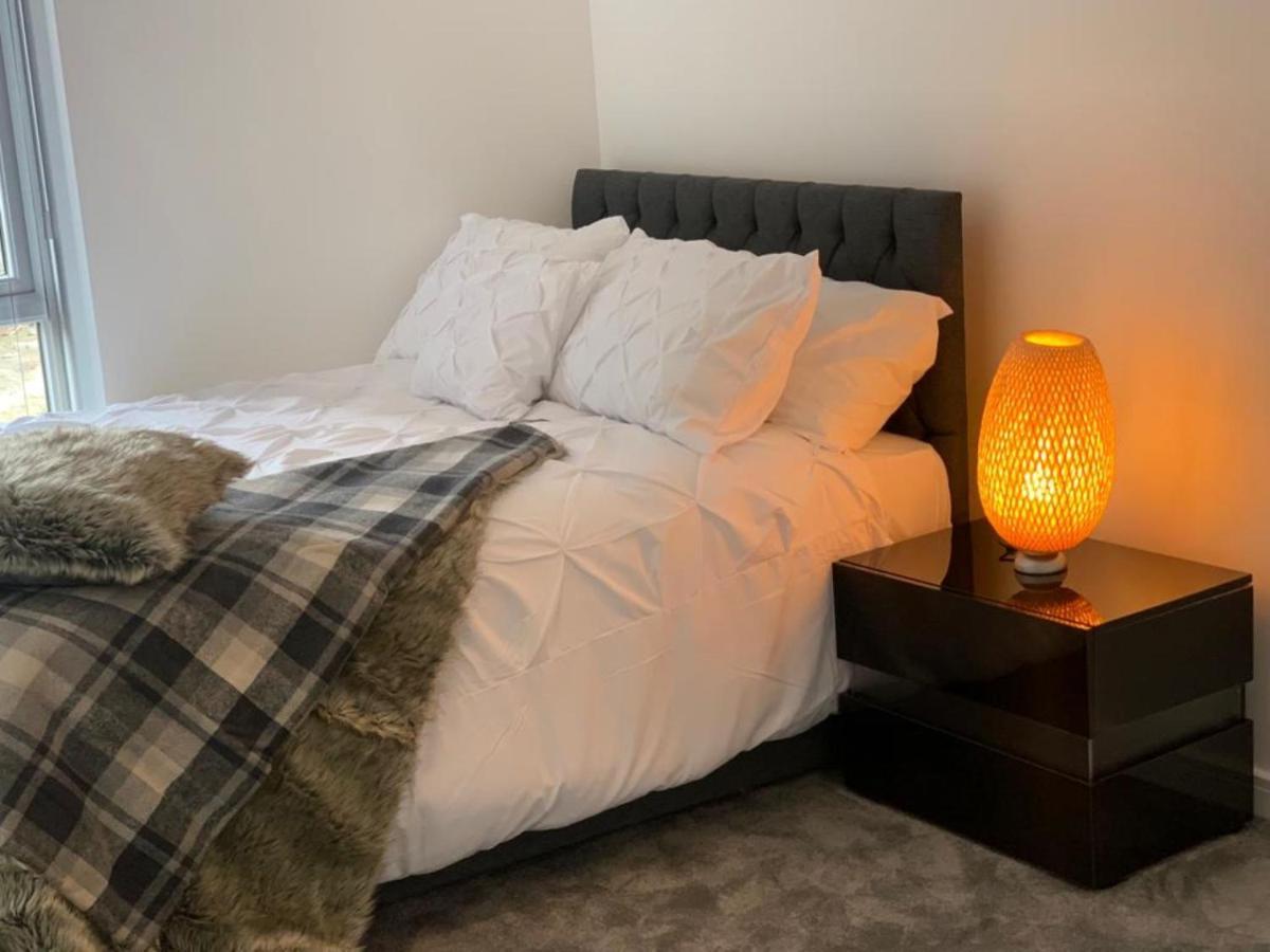 Lakeside 2 Bed Luxury Apartment No Parties No Events Early Check-In Late Check- Out Allowed 西瑟罗克 外观 照片