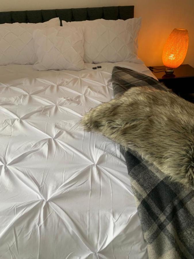 Lakeside 2 Bed Luxury Apartment No Parties No Events Early Check-In Late Check- Out Allowed 西瑟罗克 外观 照片