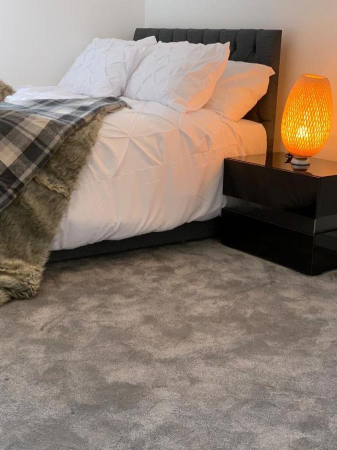 Lakeside 2 Bed Luxury Apartment No Parties No Events Early Check-In Late Check- Out Allowed 西瑟罗克 外观 照片