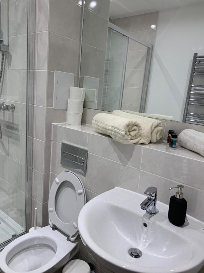 Lakeside 2 Bed Luxury Apartment No Parties No Events Early Check-In Late Check- Out Allowed 西瑟罗克 外观 照片
